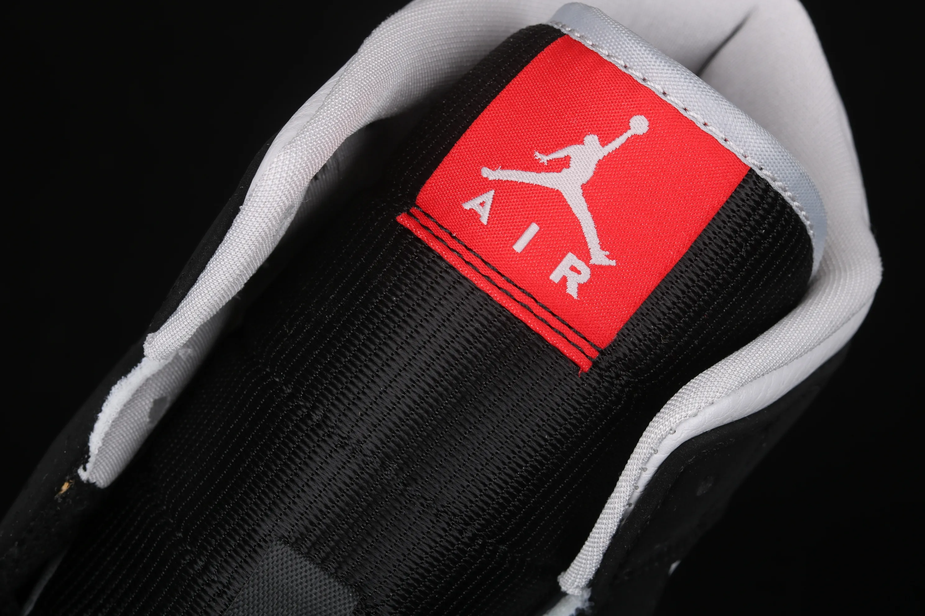 All categories Air Jordan Jordan series basketball shoes Air Jordan 1 Mid Air Jordan 1 Mid AJ1 Joe 1 Zhongbang black cement color 554724-060
